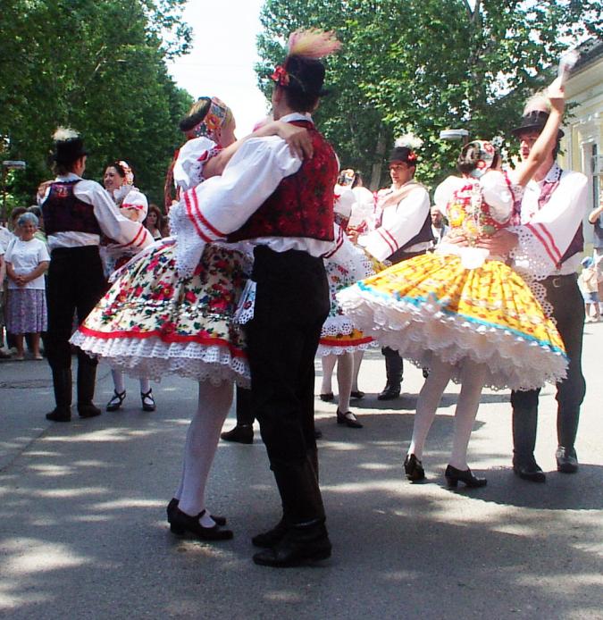 Voivodina_Hungarians_national_costume_and_dance_6.jpg